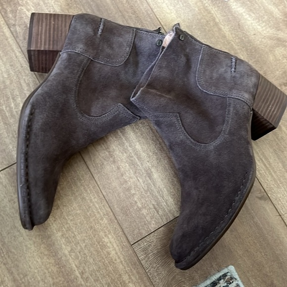 NWOT UGG Bandera Booties Ankle Boots Brown Suede Size 9 - Picture 4 of 8